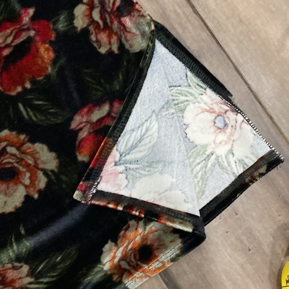 Torrid Floral Print Velvet Off Shoulder Bell Sleeve Top - Picture 7 of 10